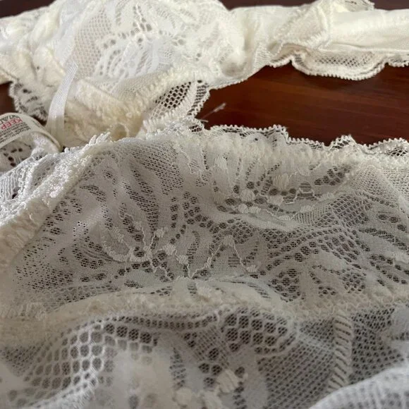 Free People Intimately Halter Lace Bralette Bundle of 2 Medium Black & White NWT - Picture 11 of 12